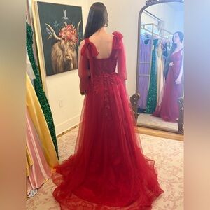 Chic Long Sleeve Red Gown